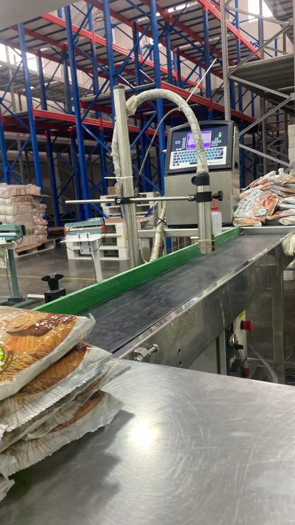 codificadora inkjet en línea de producción industria alimentaria Perú